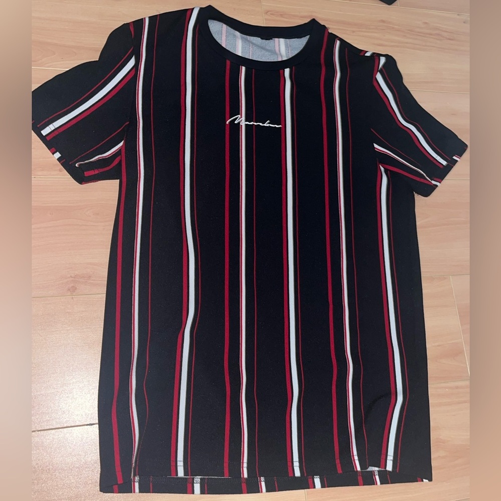 Black red & white striped t shirt